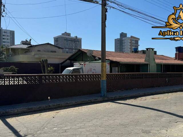 #1133 - Casa para Venda em Navegantes - SC