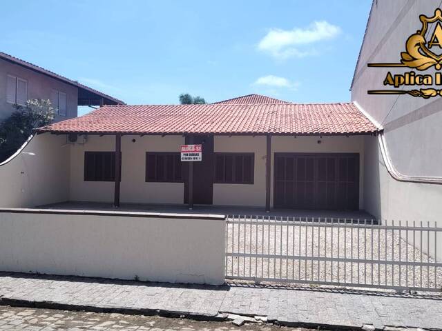 #1155 - Casa para Venda em Navegantes - SC