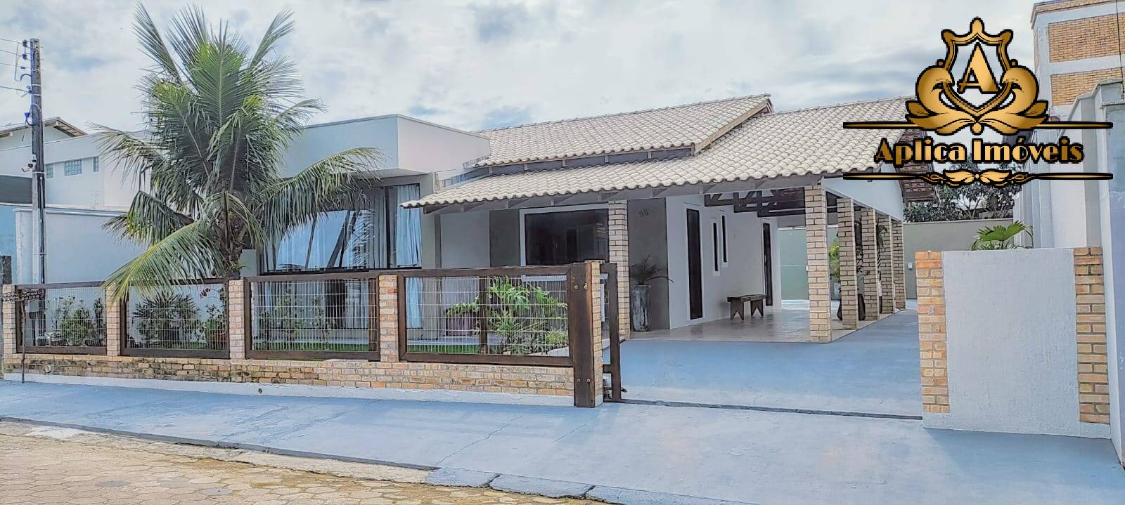 Casa à venda com 2 quartos, 180m² - Foto 1