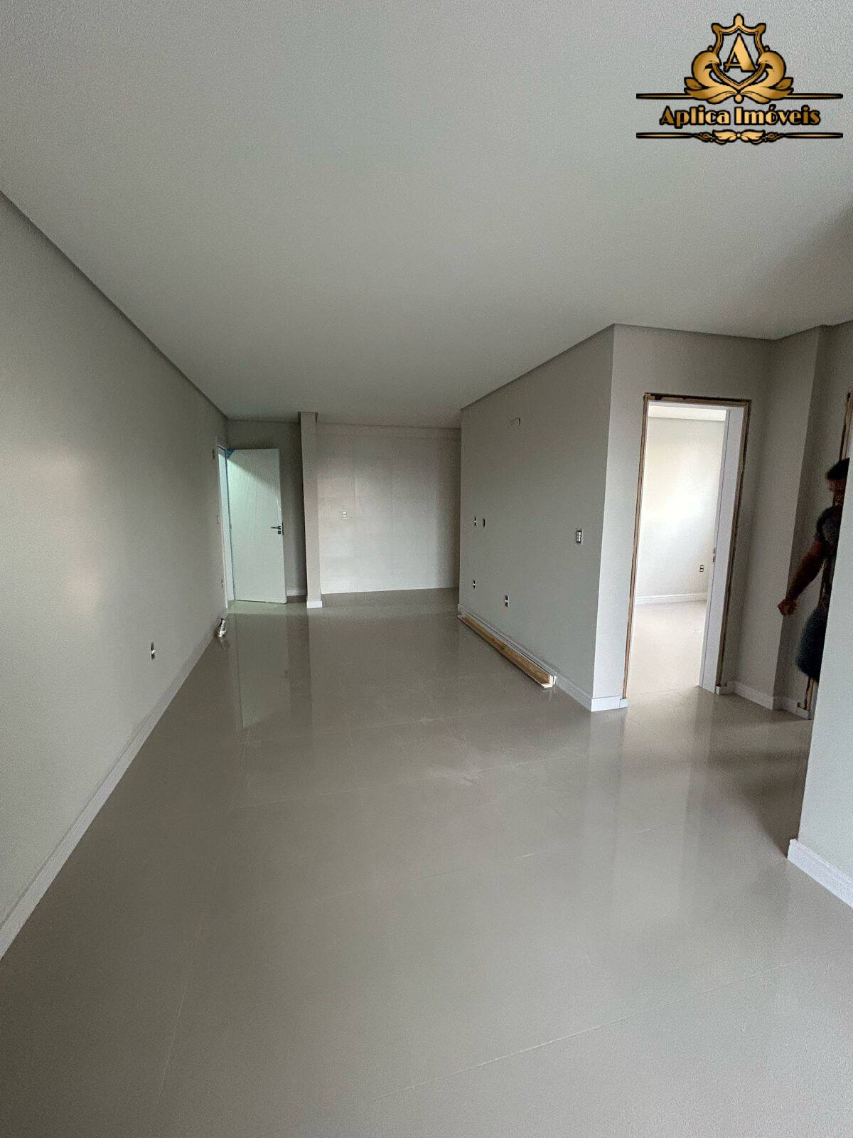 Apartamento à venda com 2 quartos, 70m² - Foto 3