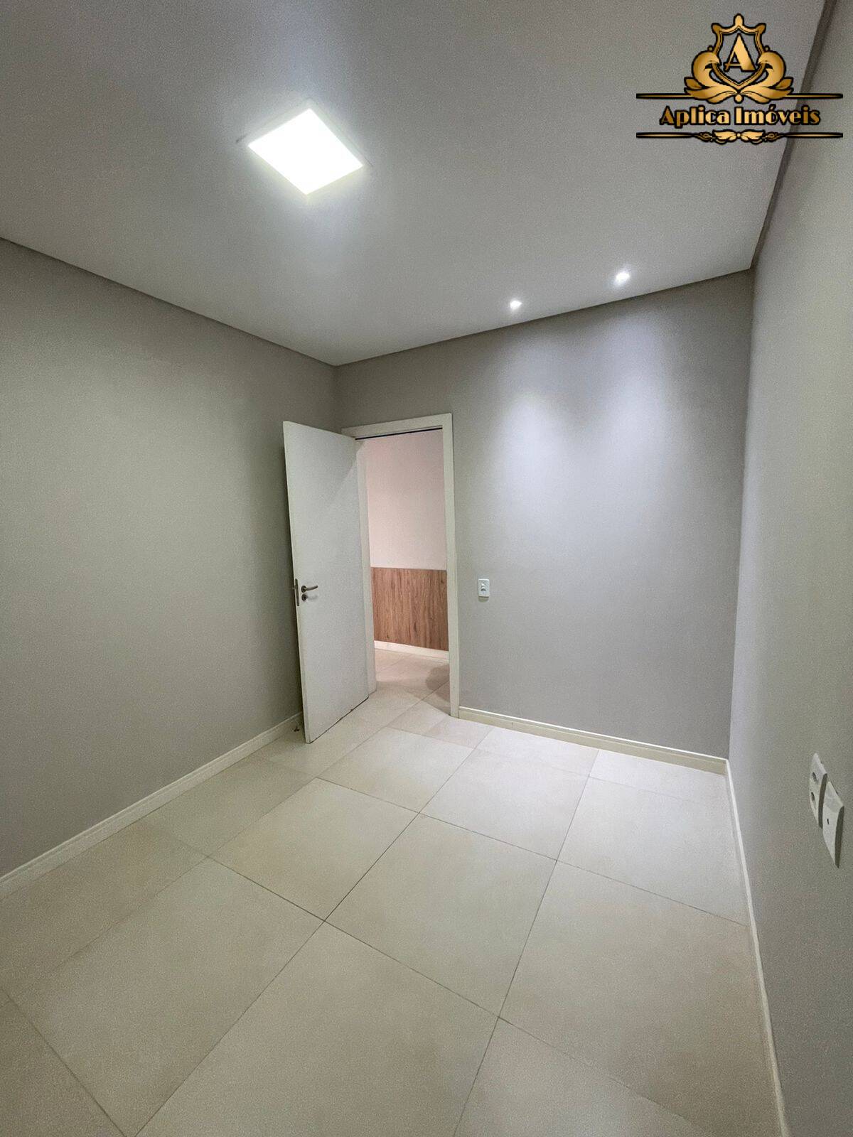 Apartamento à venda com 2 quartos, 70m² - Foto 13