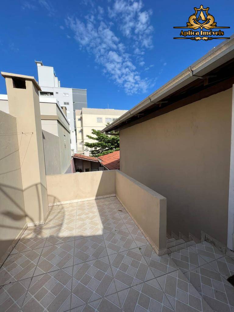 Casa à venda com 6 quartos, 170m² - Foto 12