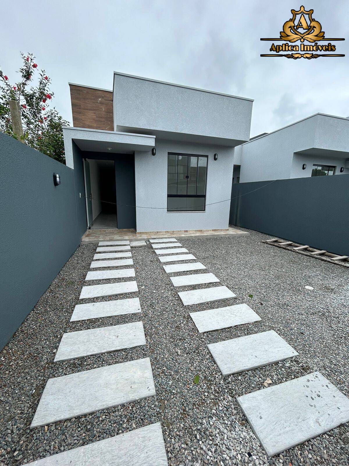 Casa à venda com 3 quartos, 50m² - Foto 1