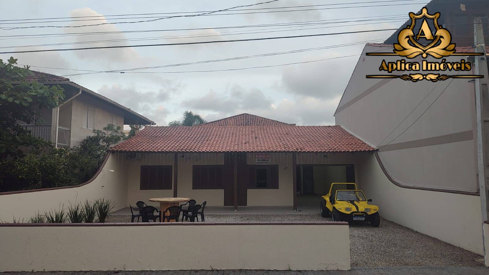 Casa à venda com 3 quartos, 140m² - Foto 1